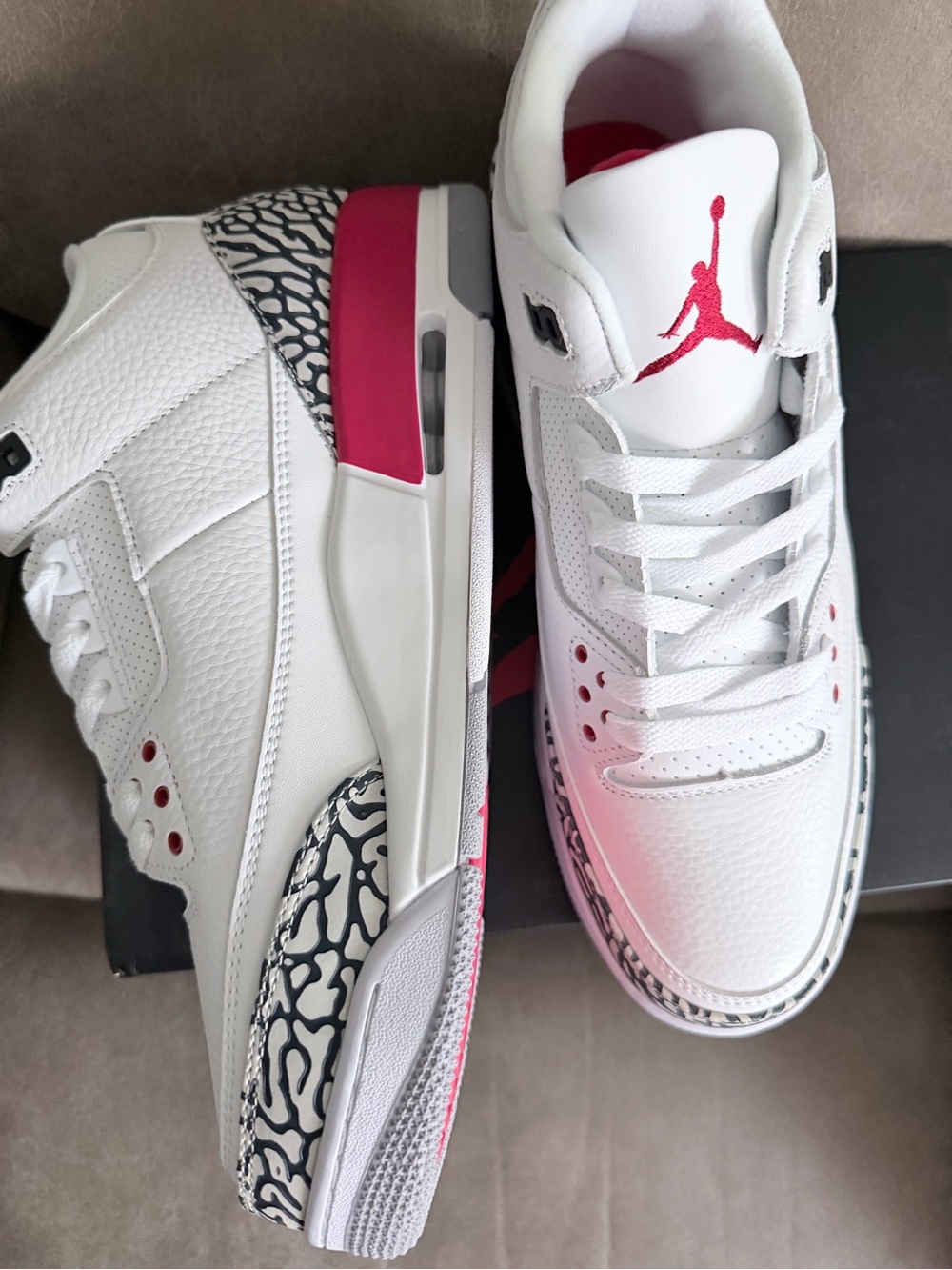 Jordan White and Hot Pink Elephant Print Low-Top Sneakers - Picture 3 of 3
